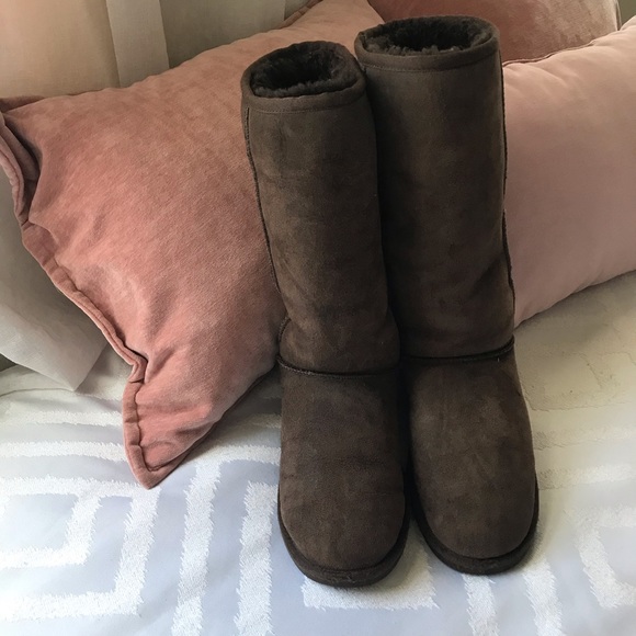 UGG BOOTS - Picture 4 of 8